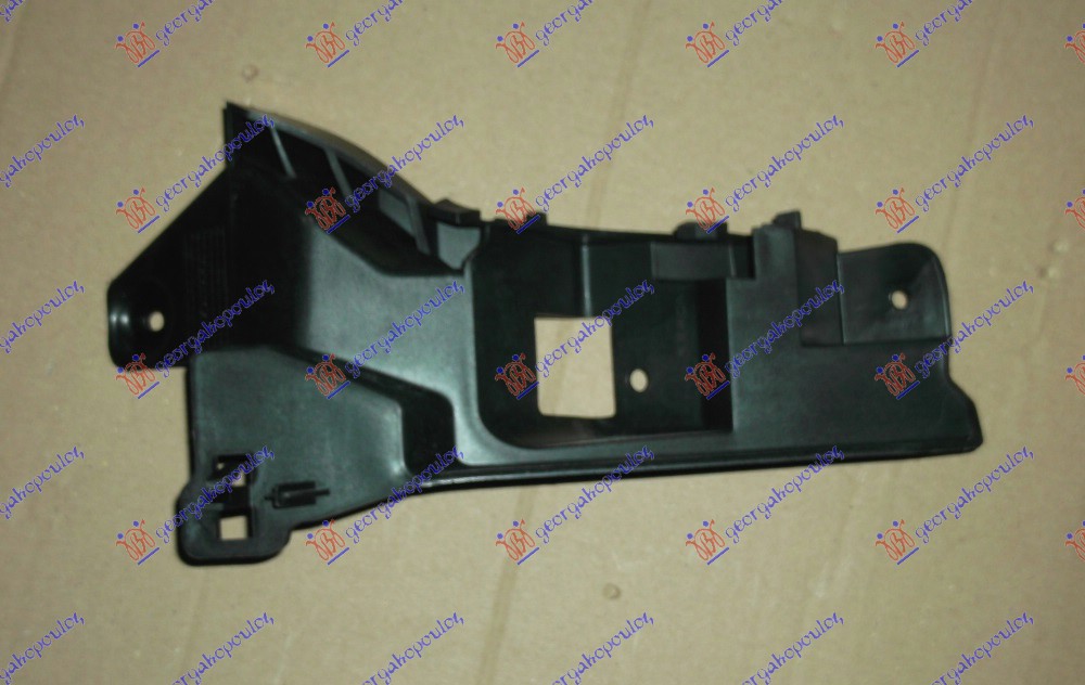 NOSAC ZADNJEG BRANIKA UNUTRASNJI BOCNI PLASTICNI (H/B) (O) - DESNO